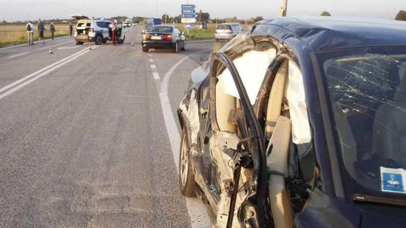 Motociclista muore nello schianto