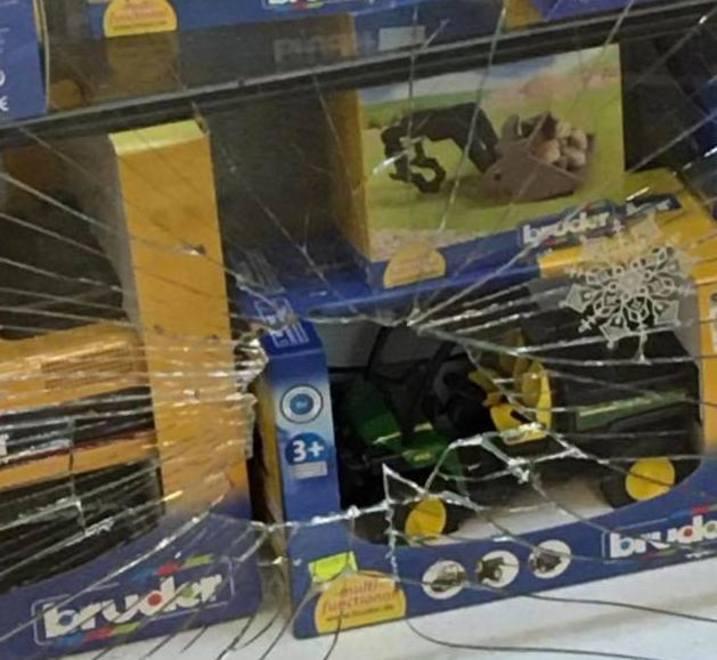 Sassuolo. Litigano e spaccano un vetro: due baby incastrati dai video 