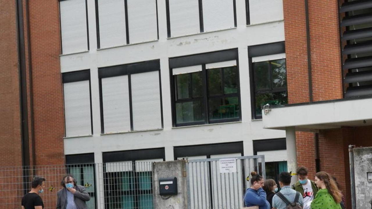 Mancano bidelli, quasi 700 studenti a casa