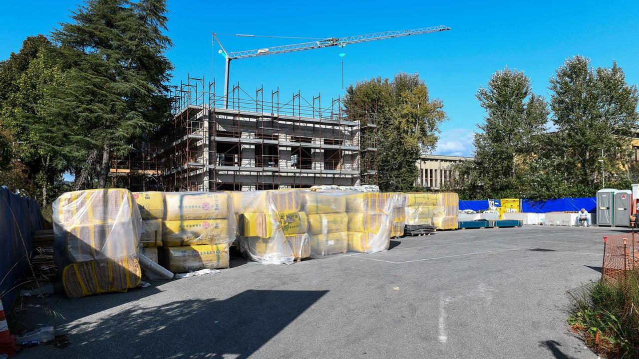 Operaio muore mentre è al lavoro all’ex circoscrizione di Sant’Anna