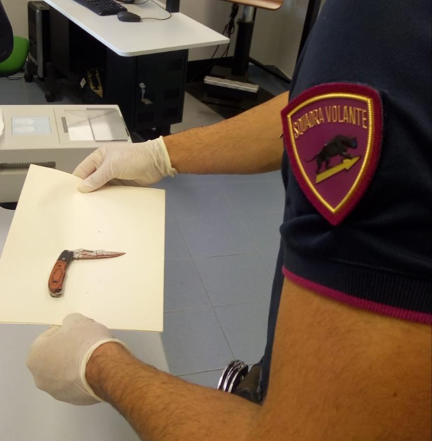 Carbonia, accoltella lo zio nel sonno: 21enne arrestato