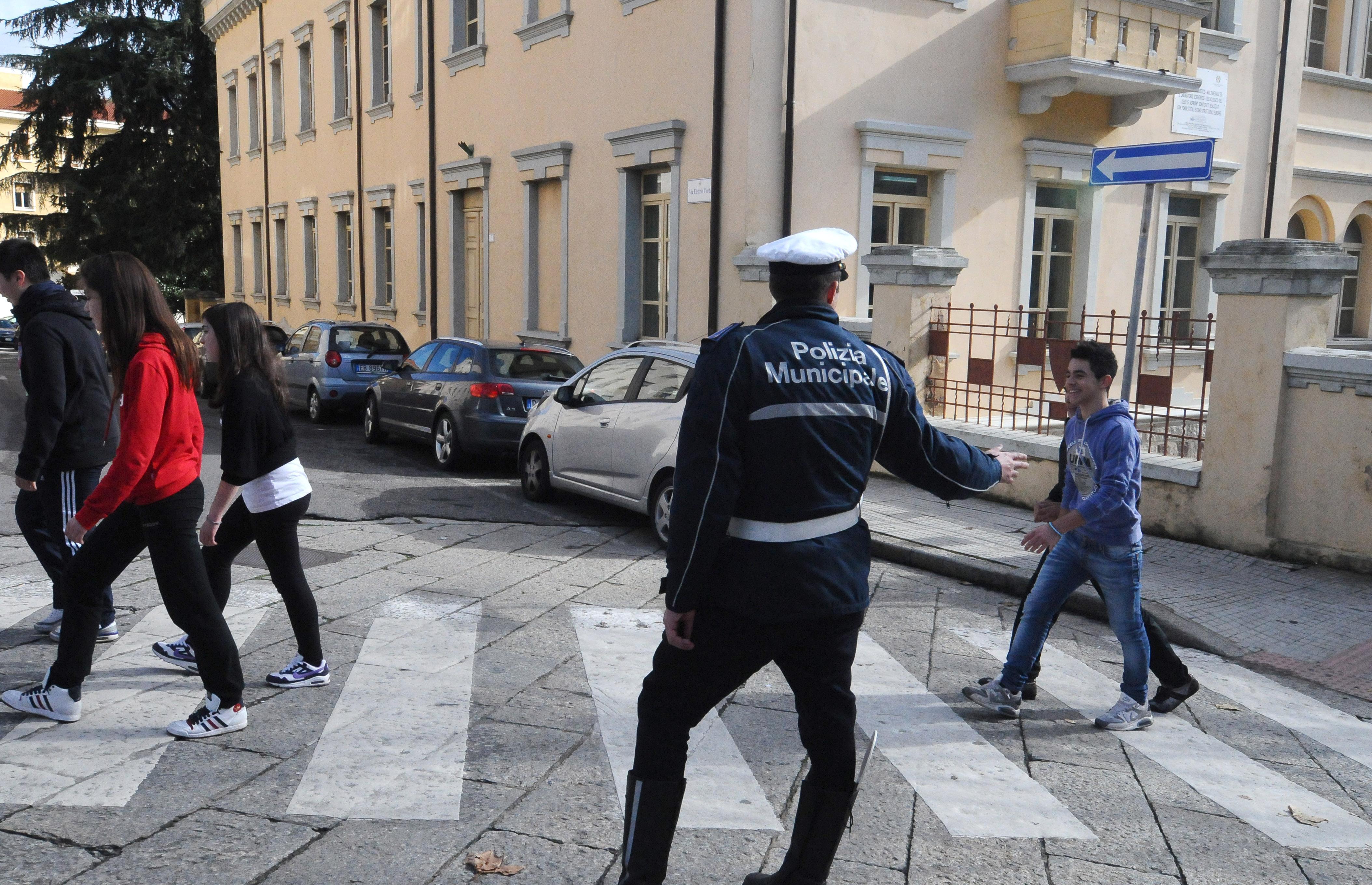 Covid, negativi i test al corpo della polizia municipale di Nuoro