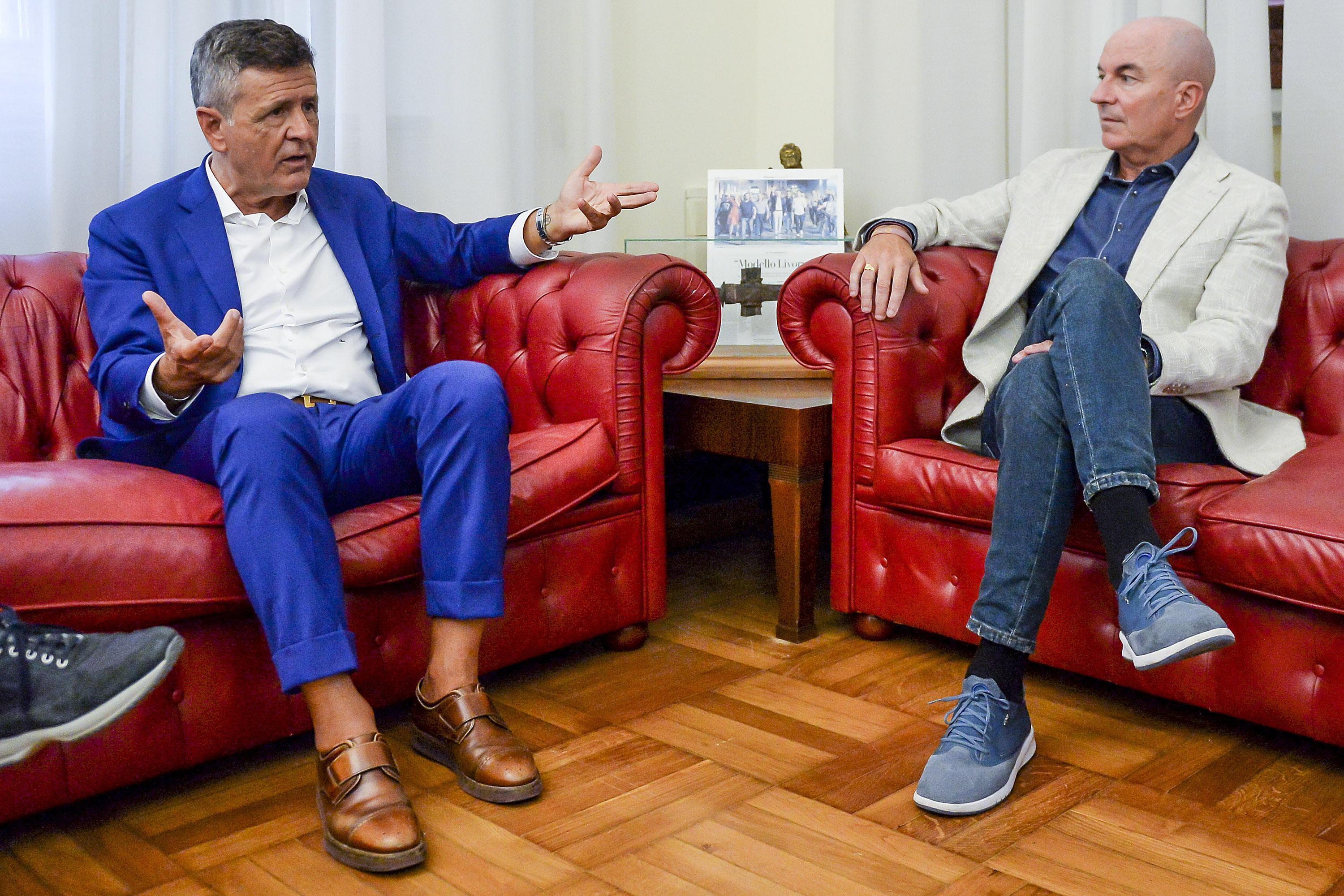 "Ho pagato io", "No sono stato io": tutti si prendono i meriti sperando che i soldi ci siano