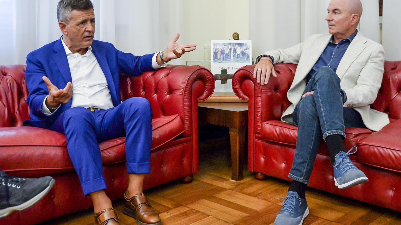 "Ho pagato io", "No sono stato io": tutti si prendono i meriti sperando che i soldi ci siano