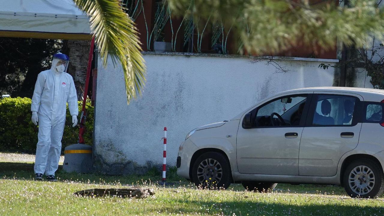 Non può andare a scuola da una settimana perché il tampone è in ritardo