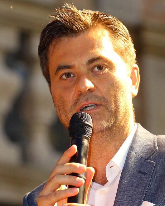 Palasport inaugurato con Cevoli e Bobby Solo Polemica sugli inviti 