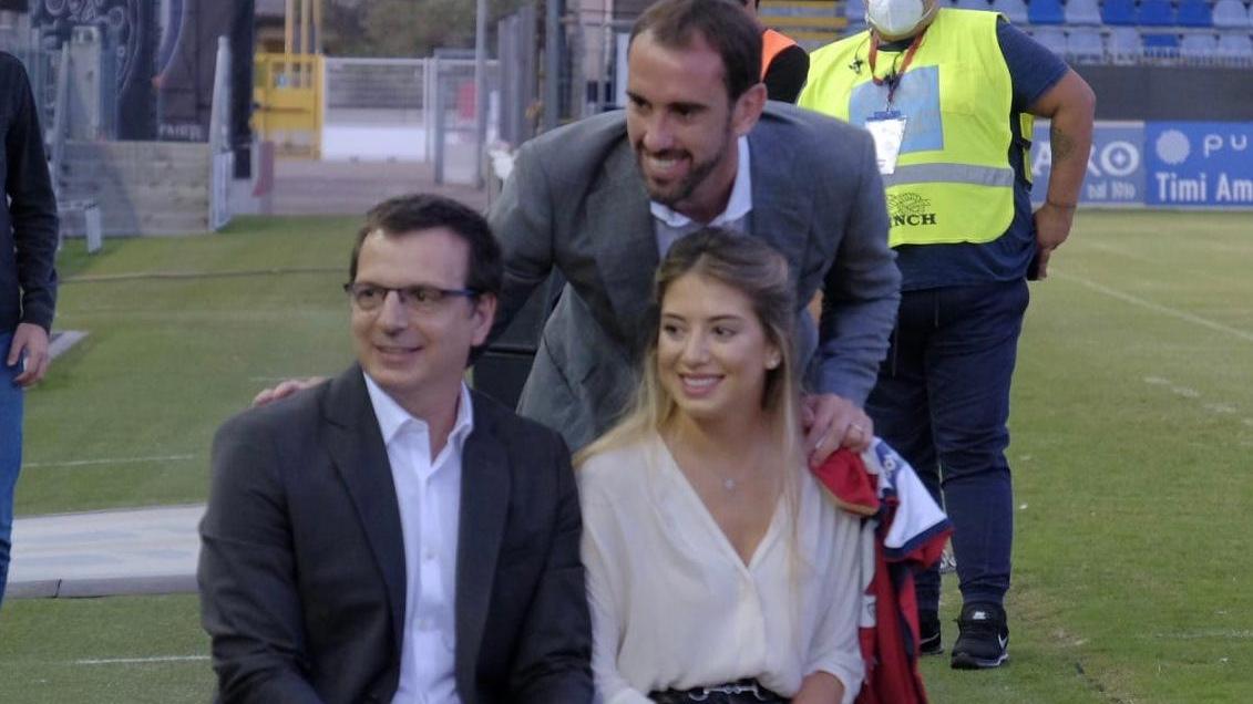 Un’ovazione per Godin «Pronto a sentirmi sardo»