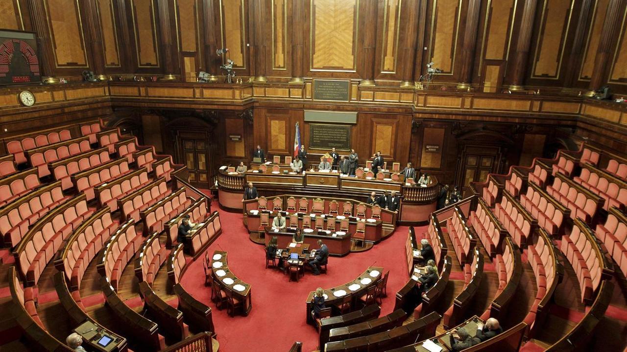 Due senatori positivi, l’aula si ferma