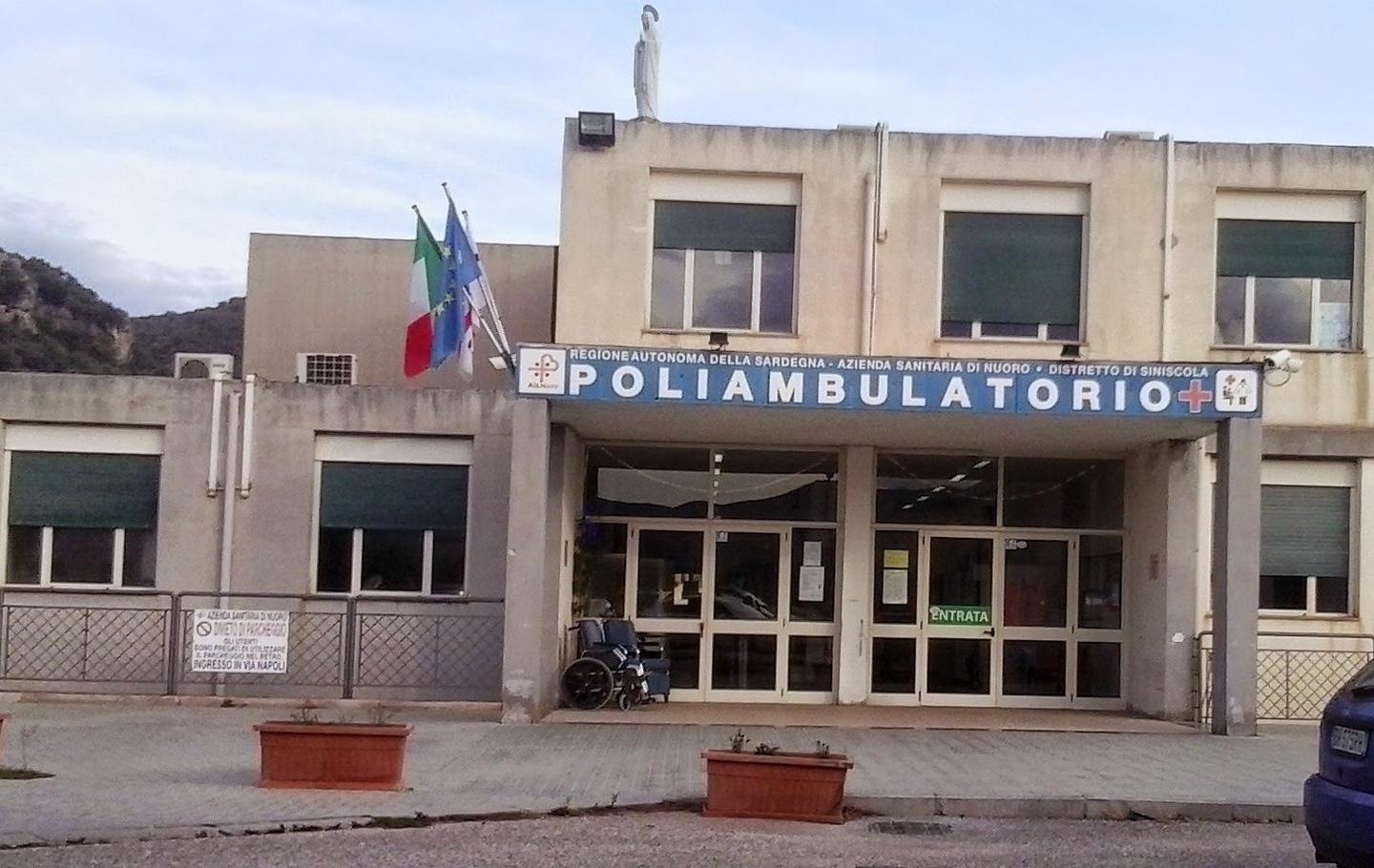 Covid, screening per tutto il personale sanitario 