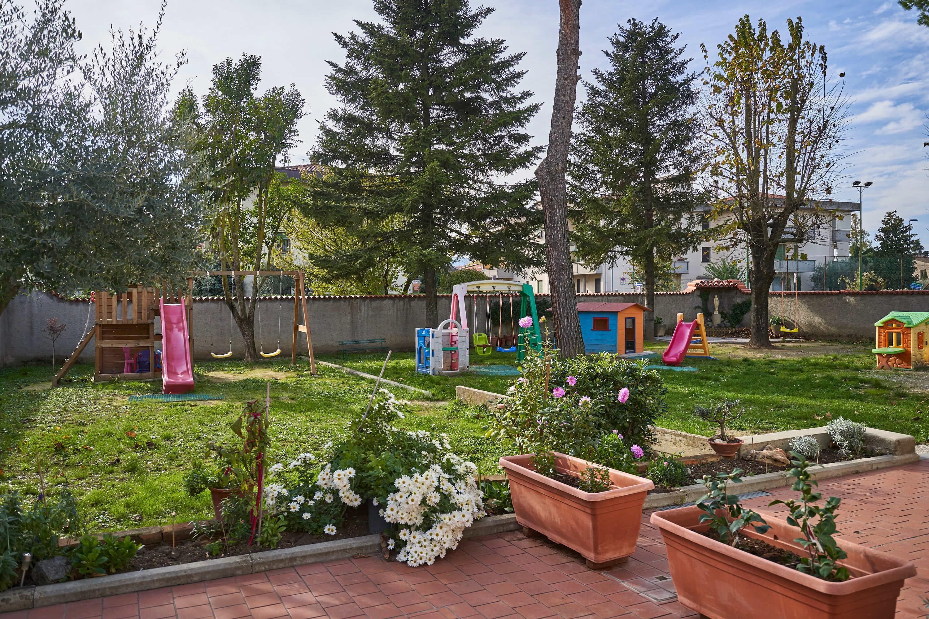 Il giardino della scuola materna paritaria "Beata vergine del Rosario" di Casale
