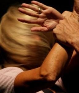 Pavullo. Tenta di baciare segretaria a scuola: 23enne a processo 