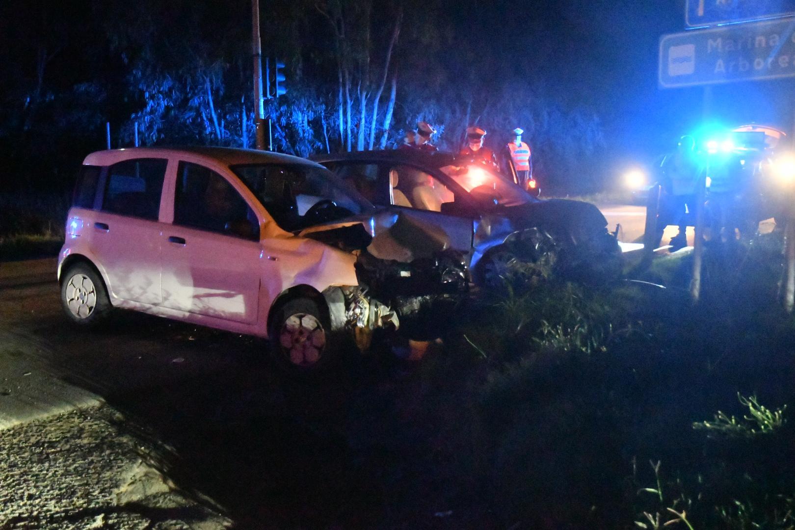 Le auto coinvolte nel tragico incidente di Arborea (foto di Francesco Pinna)