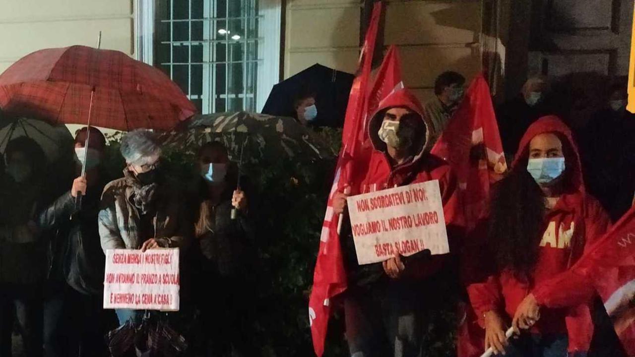 Sindacati in allarme «Senza servizio mense a casa 65 lavoratori»