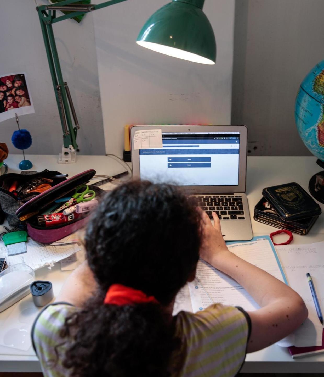 «Didattica a distanza per i bimbi in attesa di fare il tampone»: ok del provveditore 