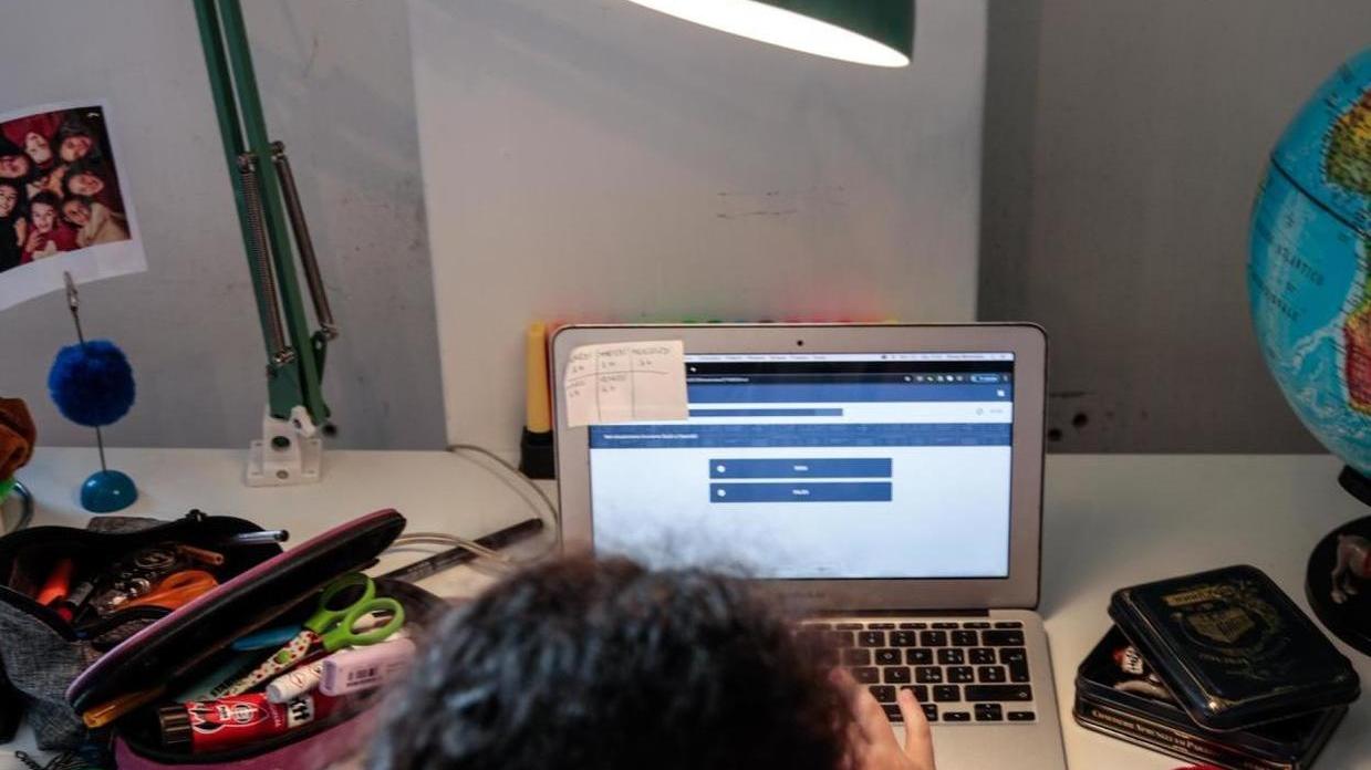 «Didattica a distanza per i bimbi in attesa di fare il tampone»: ok del provveditore