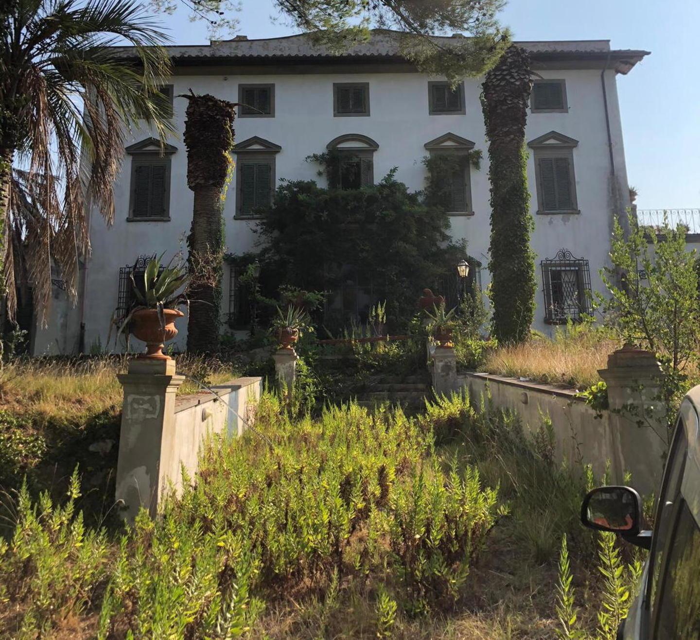 Viaggio dentro Villa Morazzano, per scacciare il degrado il Comune pensa a nozze e convegni 