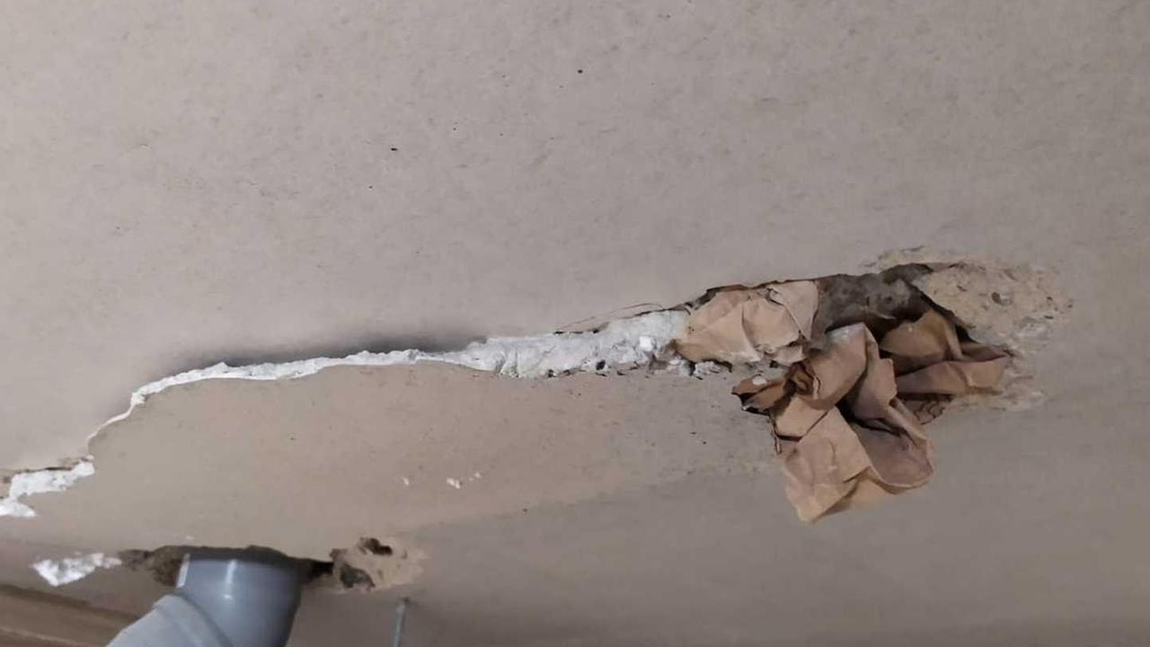 La protesta di chi vive nel palazzo popolare «Non c’è acqua calda»