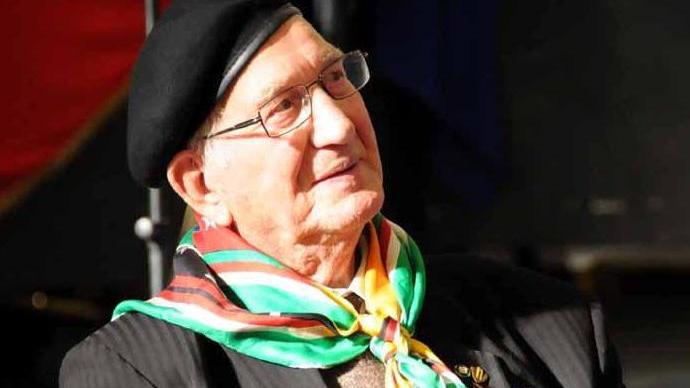 Addio al simbolo delle atrocità delle guerre