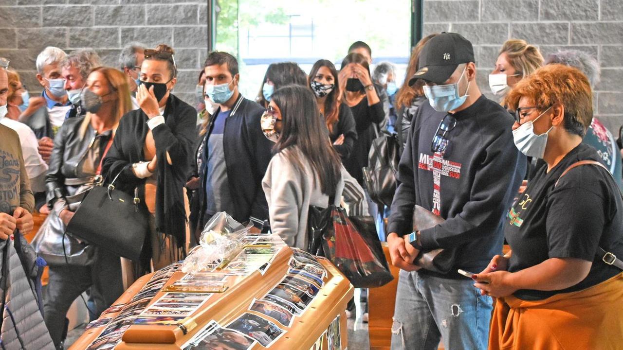 Il rombo dei motori si confonde con il dolore per l’addio a Giacomo