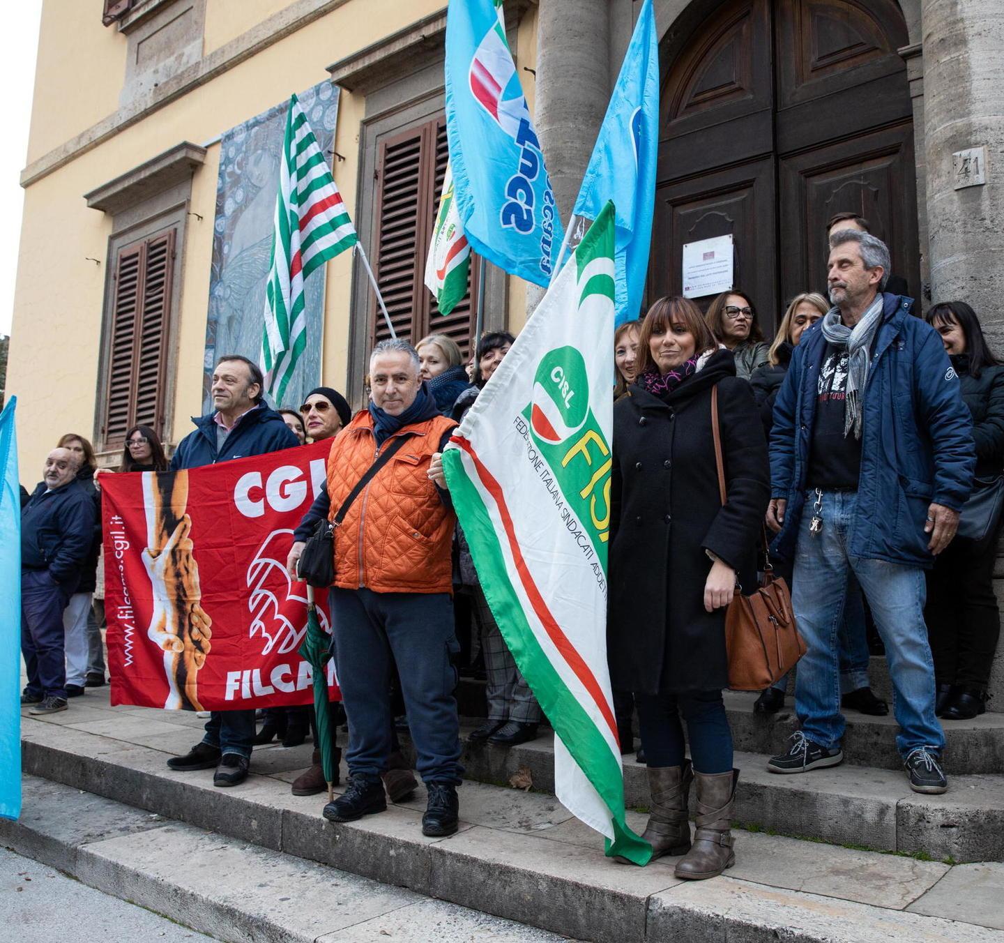 Terme, due ore di sciopero e sit-in davanti alla Palazzina Regia