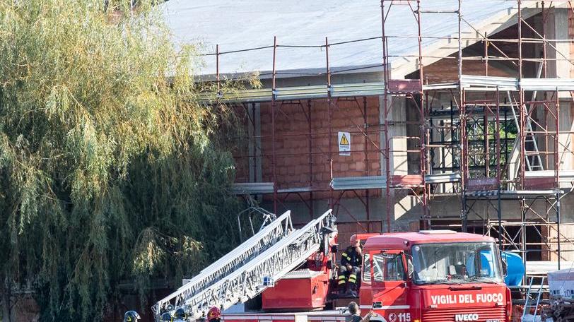 Morto mentre lavora Dinamica da chiarire e controlli al cantiere