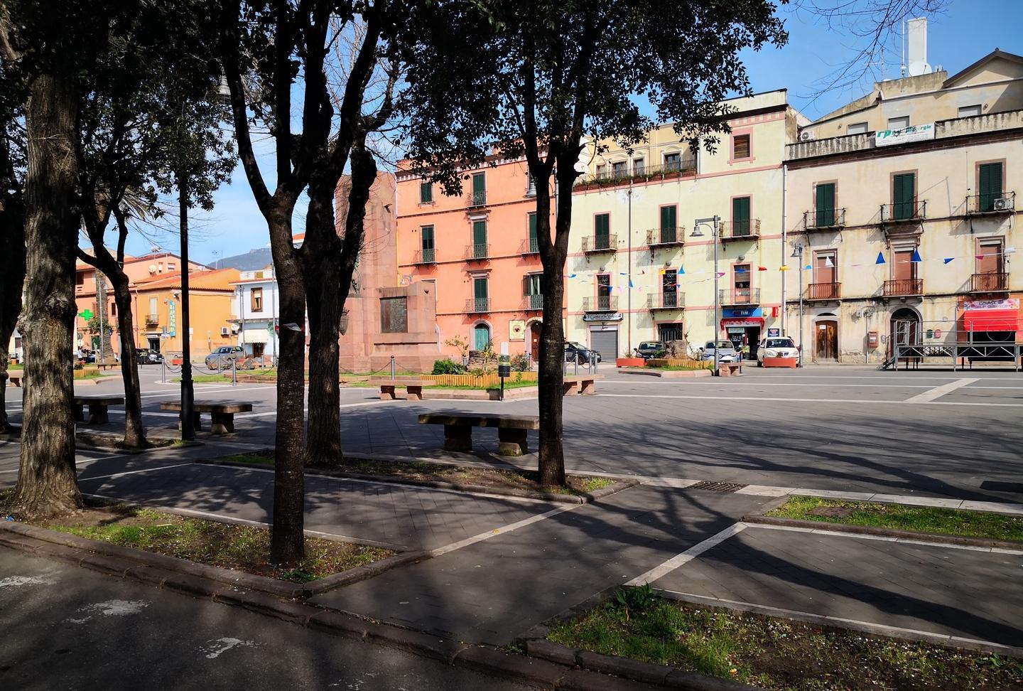 Vietati gli assembramenti davanti alle scuole