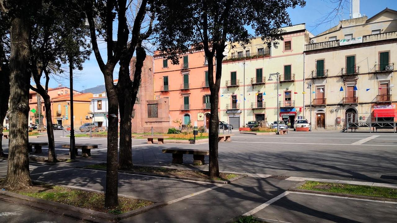 Vietati gli assembramenti davanti alle scuole