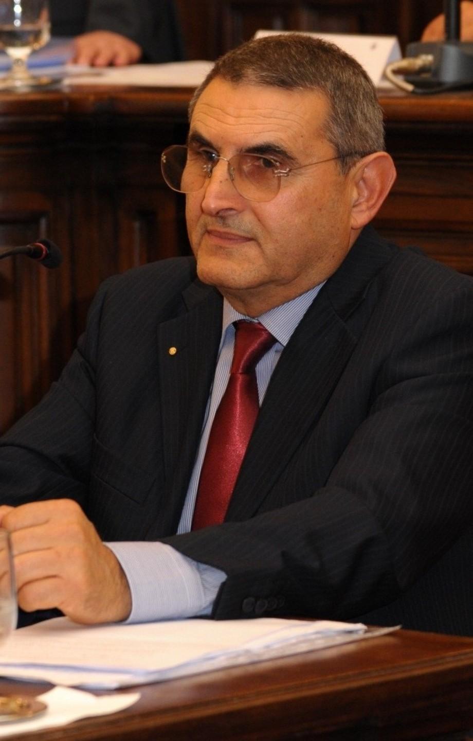 «Subito vaccini gratis per tutti» 