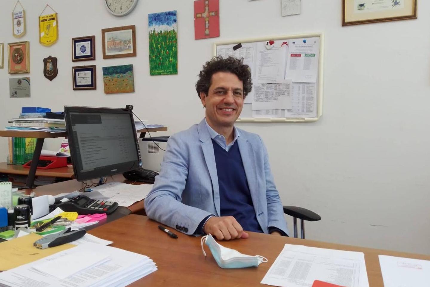 Sorso, starnuto in classe: la maestra si difende 