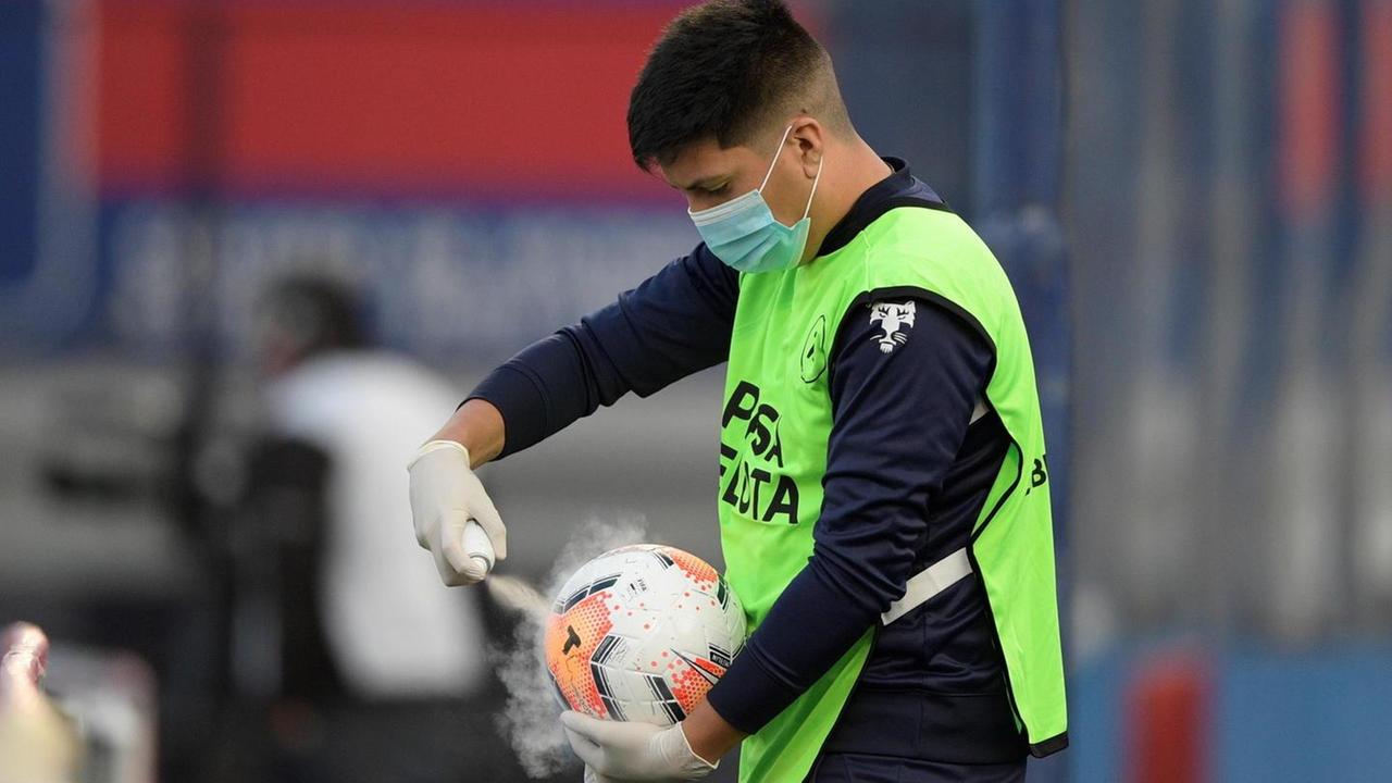 La A adotta le norme Uefa 13 “sani” e si può giocare
