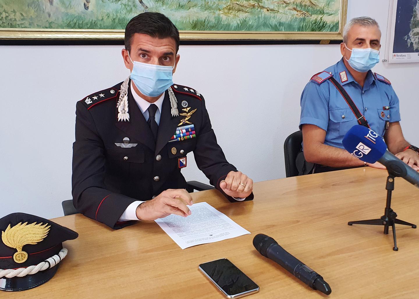 Lite in piazza, accoltellato un tunisino 