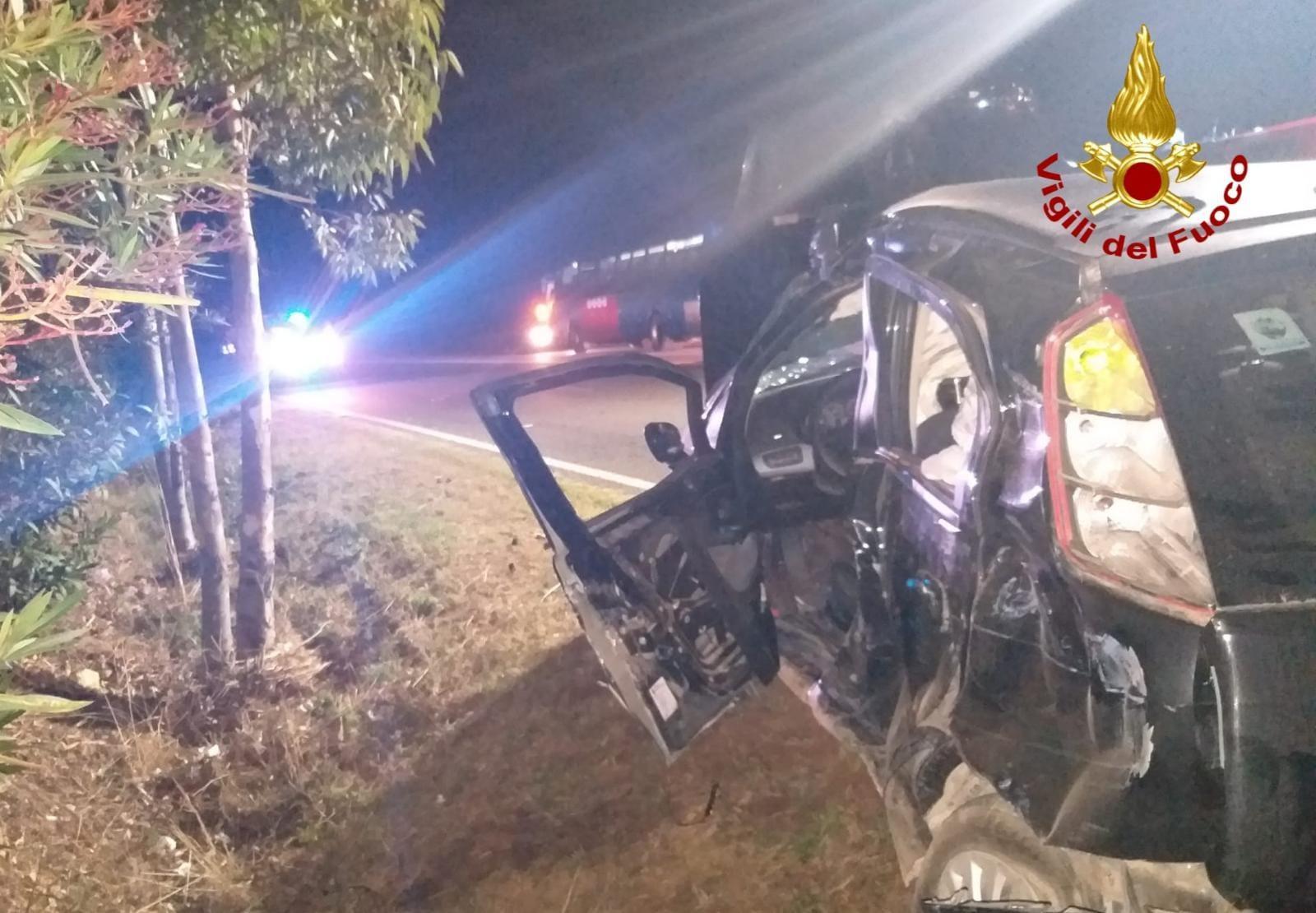 Scontro fra auto e bus sulla provinciale 2: quattro feriti, uno gravissimo