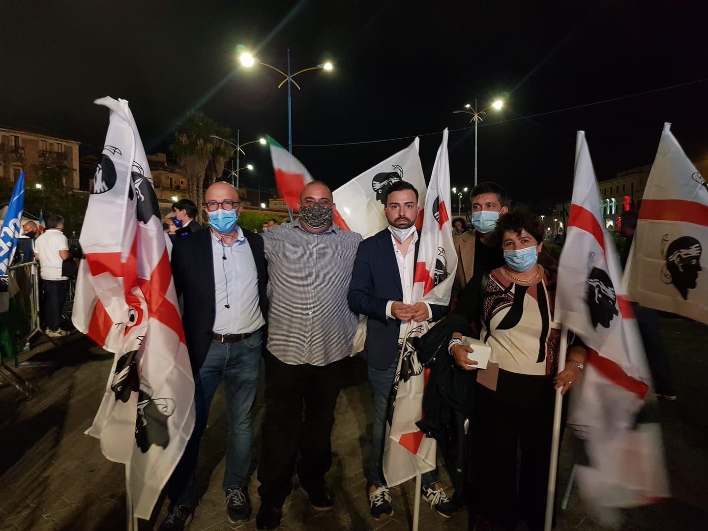 Leghisti sardi sventolano i quattro mori per Salvini a Catania, è polemica