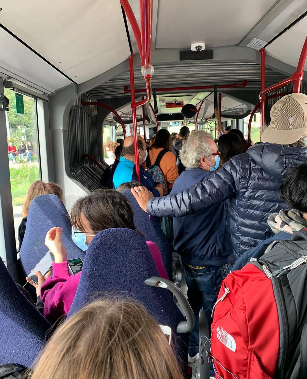 «I nostri figli ammassati negli autobus dell’Arst» 