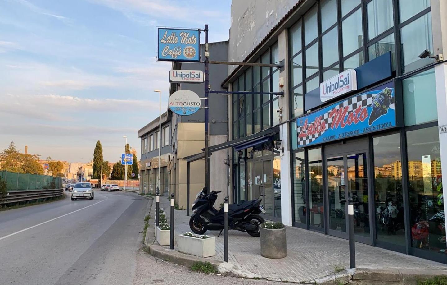 Sassari, serrande abbassate: il commercio chiude ma non lo dice 