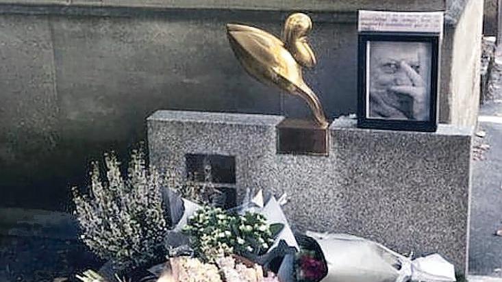 La tomba di Julio Silva al cimitero degli artisti di Montparnasse, a Parigi
