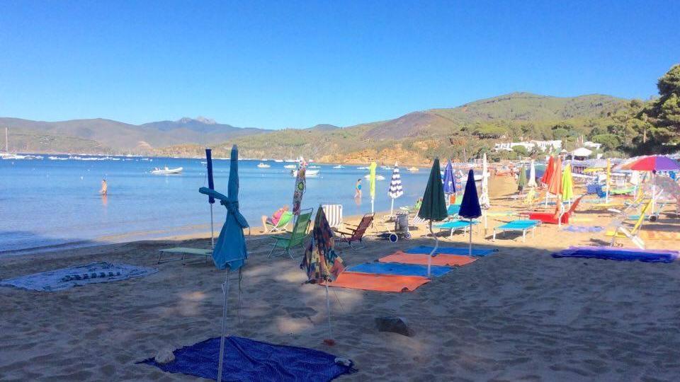 Donna annega facendo il bagno in mare, gli amici l'aspettavano a cena