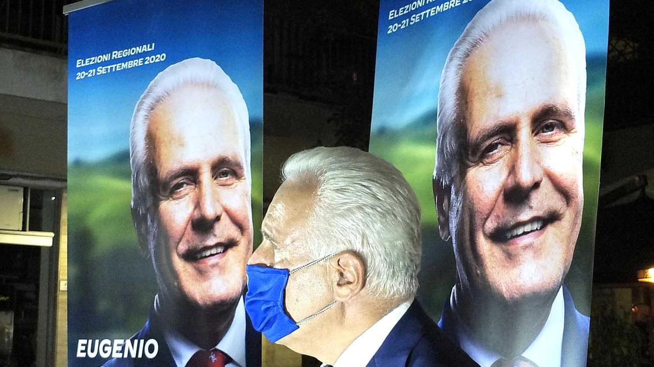 L'annuncio del presidente Giani: "Il mio primo atto, mascherine obbligatorie anche all'aperto"