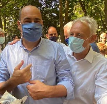 Il segretario nazionale del Pd, Nicola Zingaretti, durante la sua visita a Viareggio per le elezioni regionali
