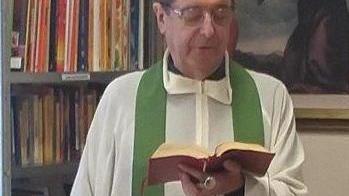 Monsignor Antonio Tigli, parroco della chiesa di don Bosco a Viareggio