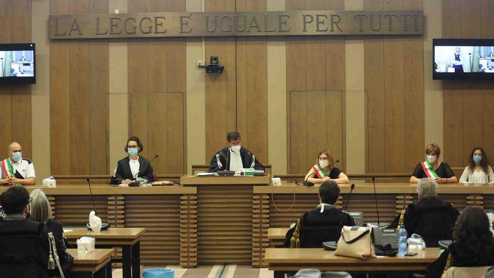 Omicidi a Reggio Emilia: ergastolo al boss Grande Aracri e tre assoluzioni