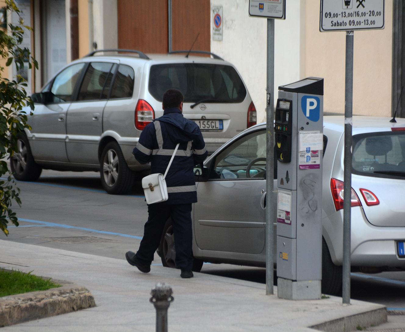Gli ausiliari del traffico: «No ai contratti a tempo» 
