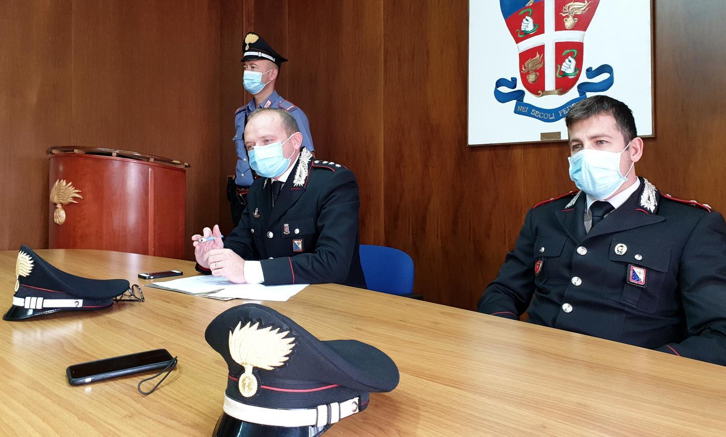 Accoltella il rivale, arrestato 