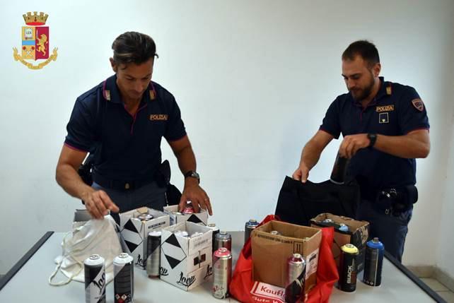 Graffitari sorpresi alla stazione di Viareggio: quattro denunce 