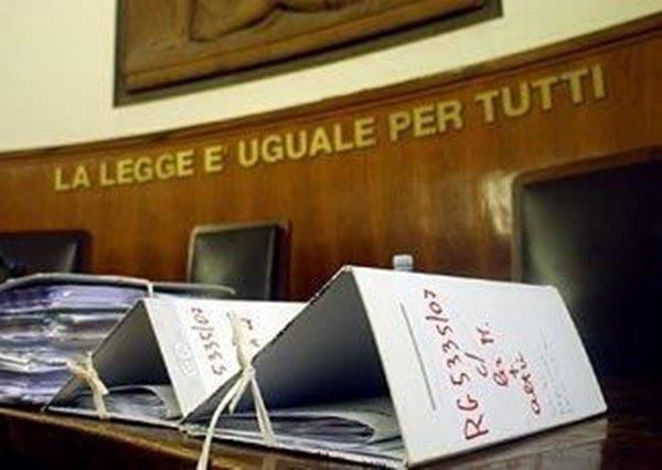 Documenti di Equitalia falsificati, nei guai l'assistente di uno studio legale
