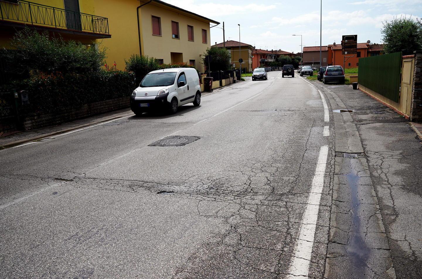 Il senso unico in via delle Cantarelle ha alzato la tensione tra due Comuni 