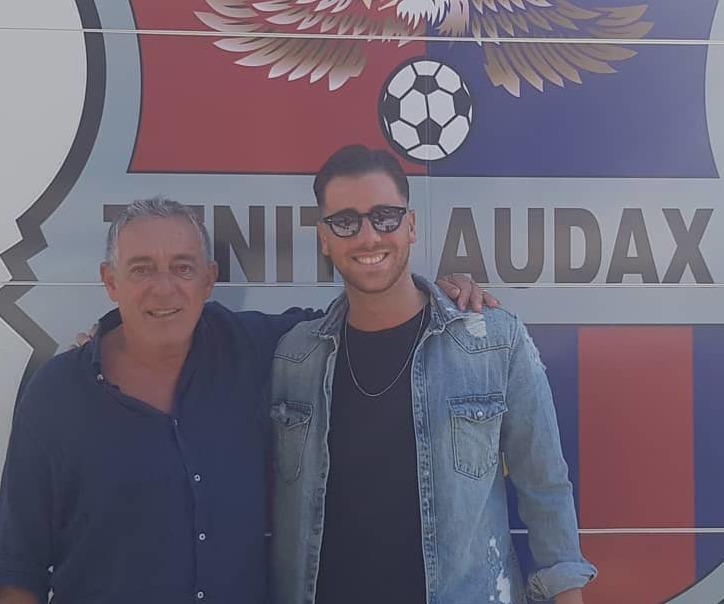 A destra il bomber Pagnotta il giorno della sua presentazione alla Zenith Audax