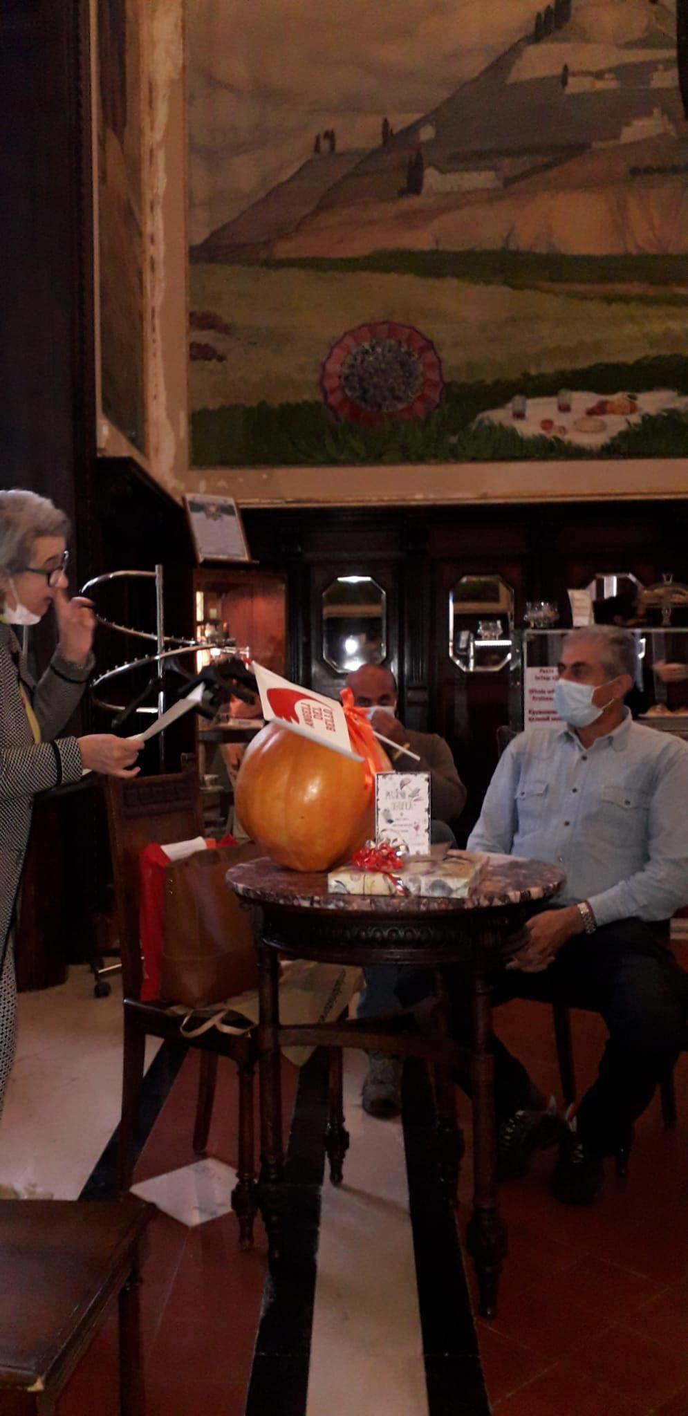 Giancarlo Pellegrini festeggiato per il traguardo della pensione