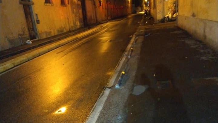 I paletti abbattuti di via Roma