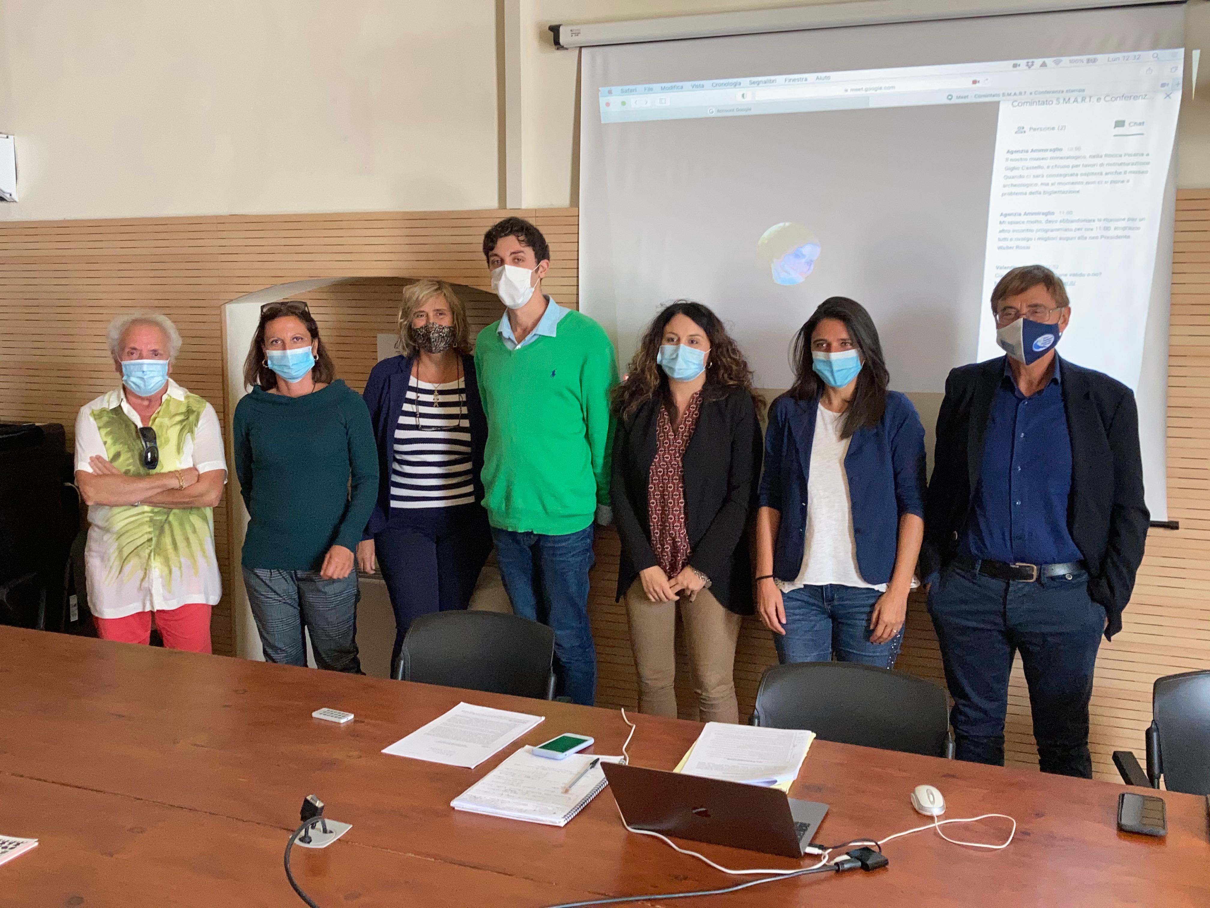 La foto di gruppo del comitato di indirizzo Smart nella sede del Parco
